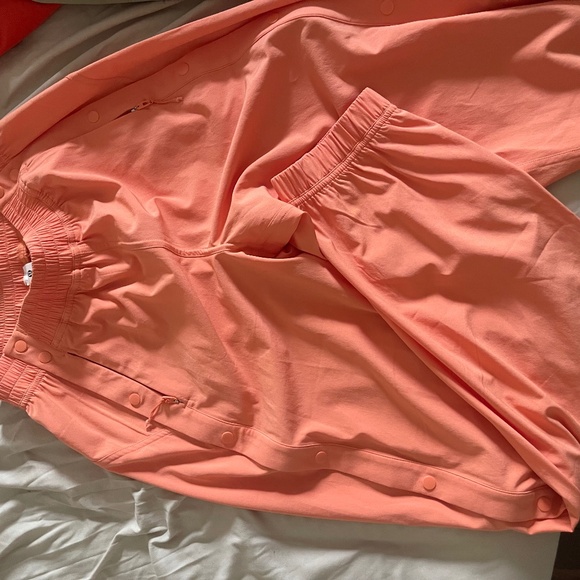 Lululemon tear away joggers - Picture 1 of 4